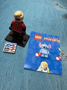 Lego Minifigure - Mr. Incredible Lego Minifigure - Mr. Incredible