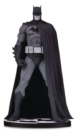 Batman Black & White Estatua Batman (Version 3) by Jim Lee 18 cm (EDICIÓN LIMITADA) Batman Black & White Estatua Batman (Version 3) by Jim Lee 18 cm (EDICIÓN LIMITADA)